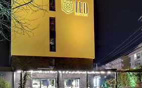 Leo Suites